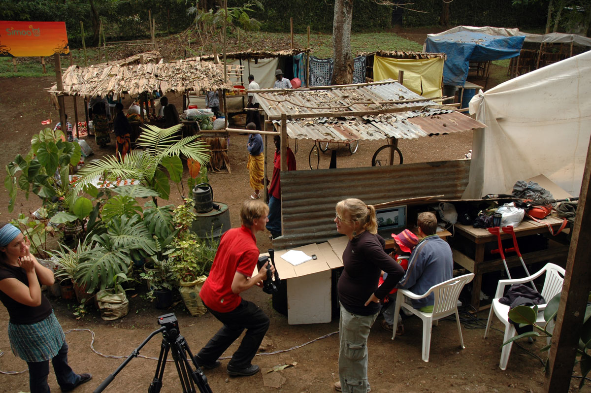 The Nipe Jibu Filming in Arusha, 2000. People from 100 nations partisipated in the production.